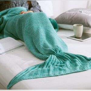 Purple mermaid blanket for children or adults
